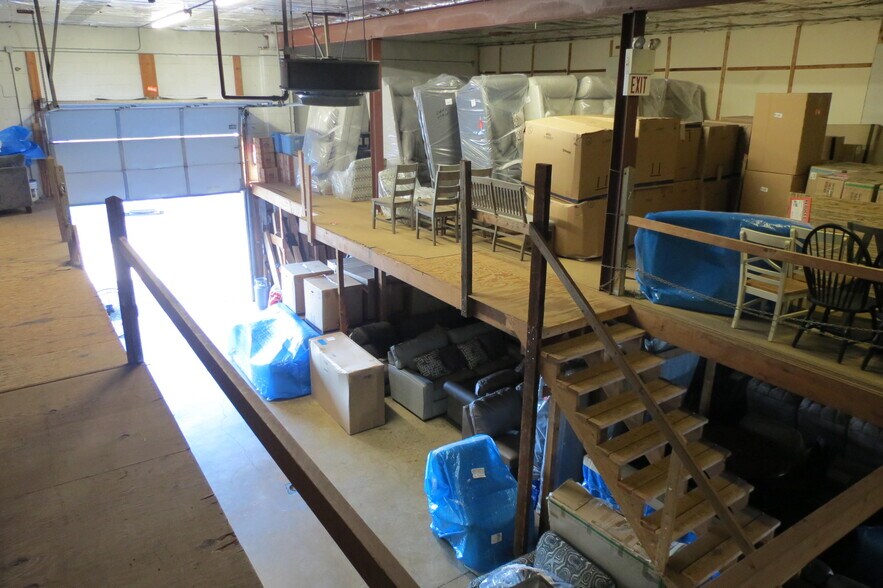 More Photos Of 16 Graybill Rd, Leola Freestanding For Lease