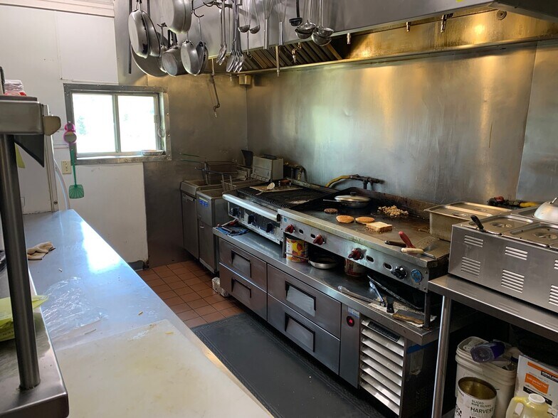 More Photos Of 177 S Main St, Hatch Hotel For Sale