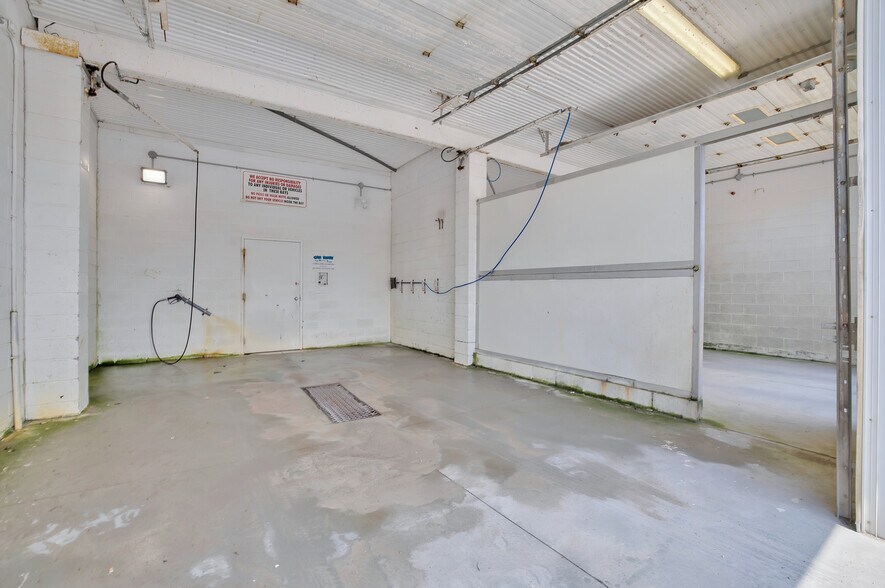 More Photos Of 1727 Division Rd N, Kingsville Restaurant For Sale