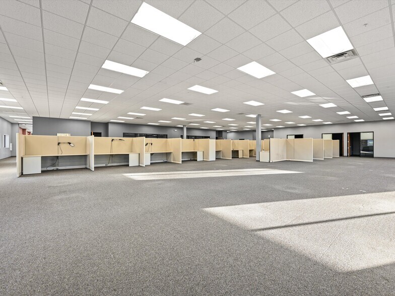 More Photos Of 7495 Chavenelle rd, Dubuque Industrial For Sale