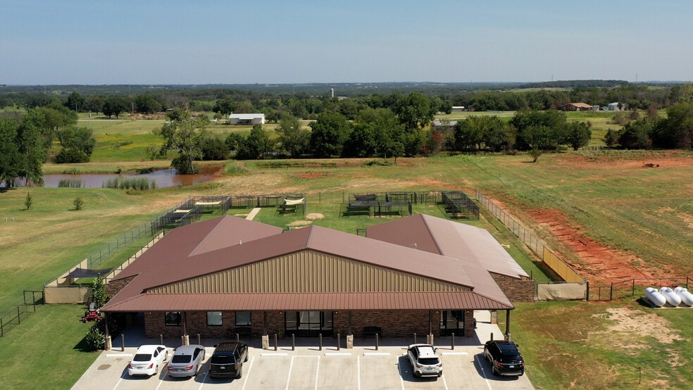 More Photos Of 39812 Hazel Dell Rd, Shawnee Veterinarian Kennel For Sale