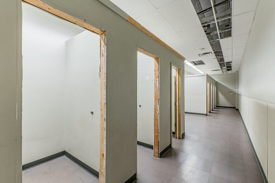 More Photos Of 3660 S 16th Ave, Tucson Department Store For Lease