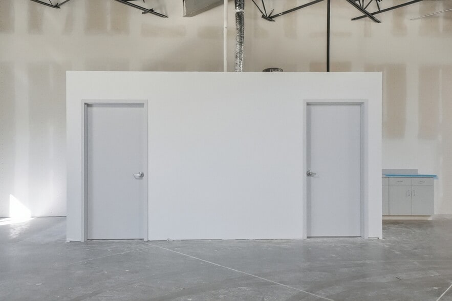 More Photos Of 1740 Thomas Paine Pky, Dayton Warehouse For Lease