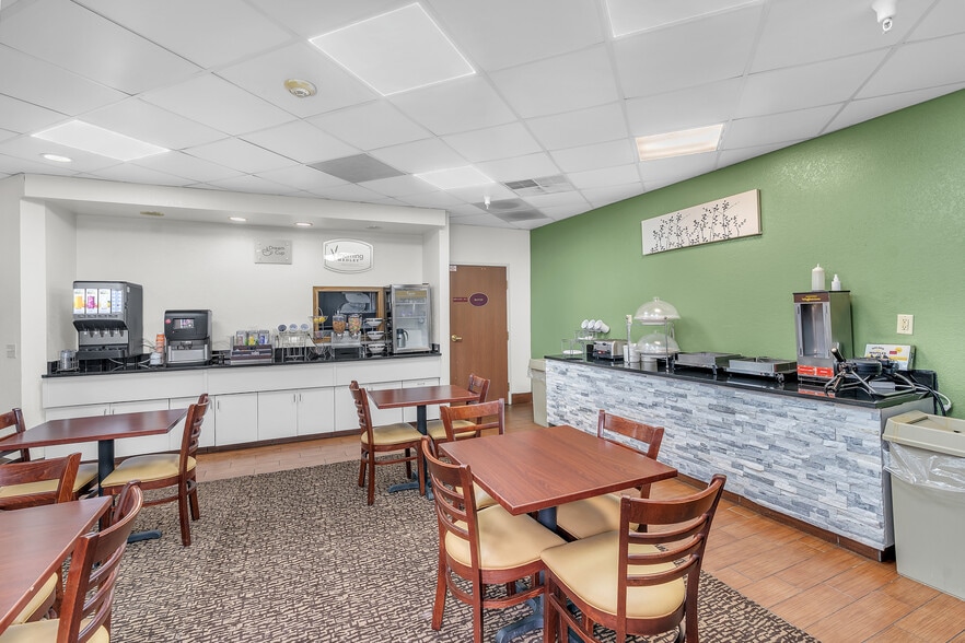 More Photos Of 220 Caravan Dr, Elkhart Hotel For Sale