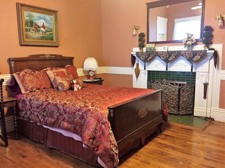 More Photos Of 611 W Woldert St, Tyler Hospitality For Sale