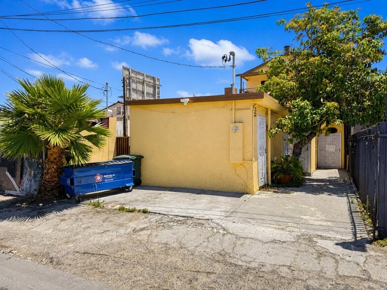 More Photos Of 10623 S Prairie Ave, Inglewood Storefront Retail Residential For Lease