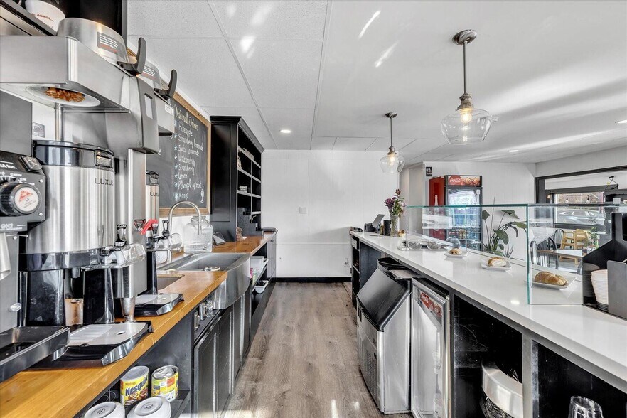 More Photos Of 225 Iyannough Rd, Hyannis Restaurant For Sale