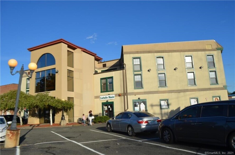 More Photos Of 987-1003 Main St, East Hartford Storefront Retail Office For Lease