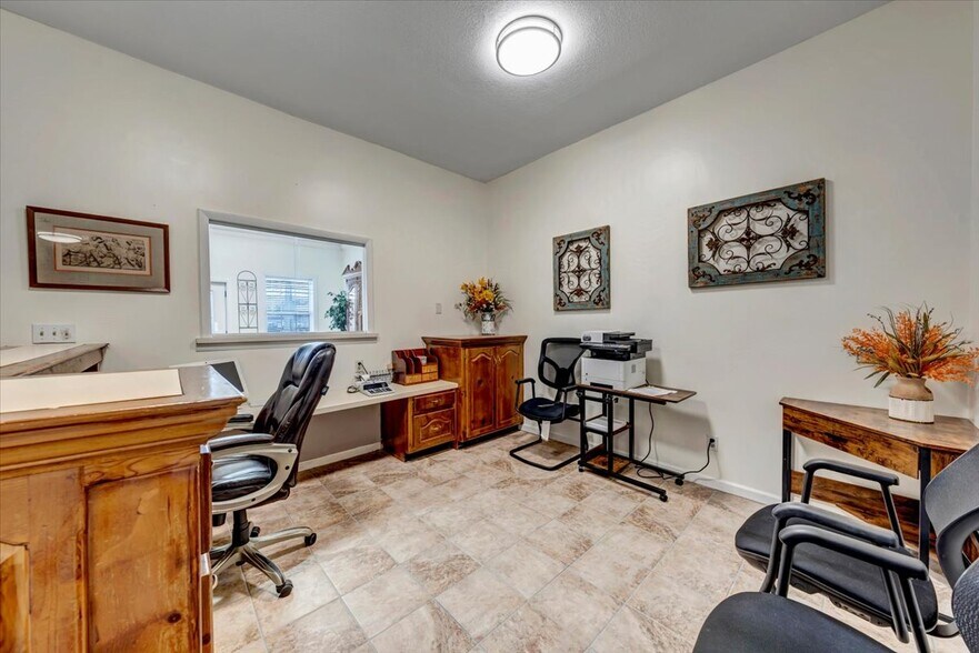 More Photos Of 106 W Laurel St, Scottsboro Office Residential For Sale