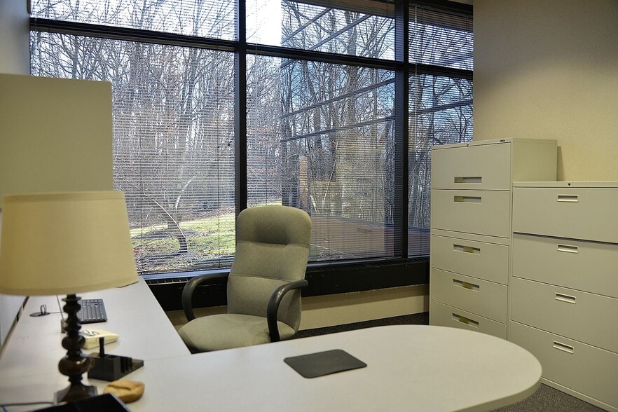 More Photos Of 17500 Rockside Rd, Bedford Office For Lease