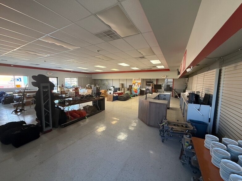 More Photos Of 1262 S Bridge St, Yorkville Service For Sale