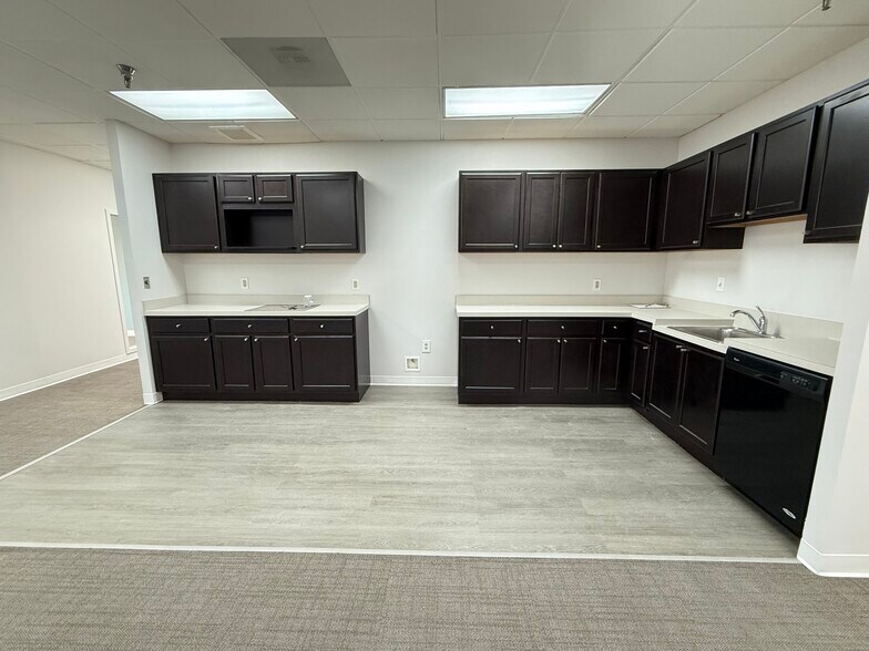 More Photos Of 4351-4395 Nicole Dr, Lanham Research And Development For Lease