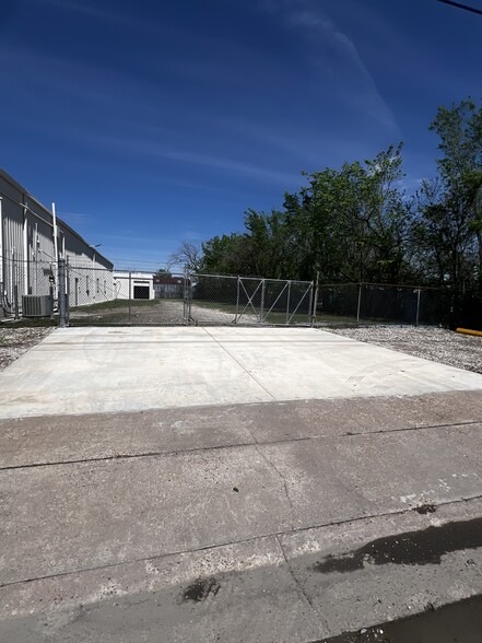More Photos Of 6827 La Paseo St, Houston Warehouse For Lease