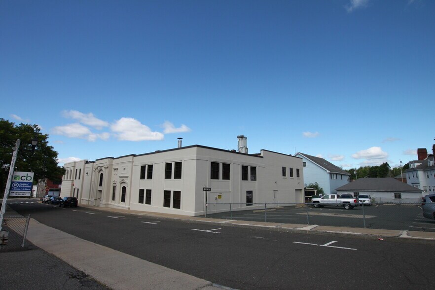 More Photos Of 75 Main St, Ware Office For Sale