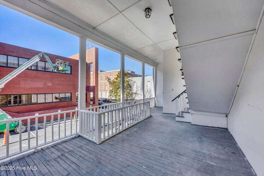 More Photos Of 19 N 5th Ave, Wilmington Office For Sale