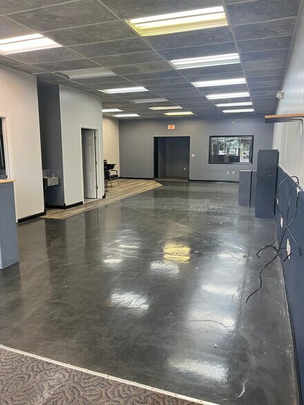 More Photos Of 8395-8417 Oswego Rd, Liverpool Unknown For Lease