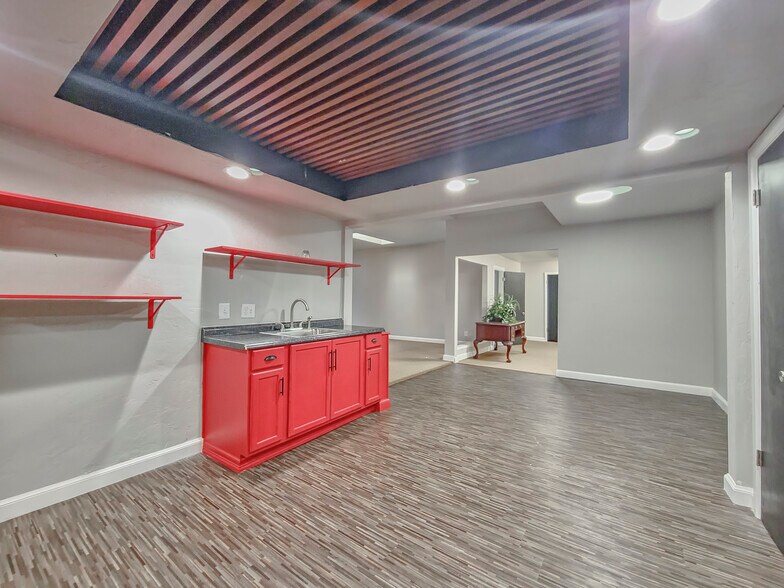 More Photos Of 6001 Nw Expressway, Oklahoma City Office For Sale