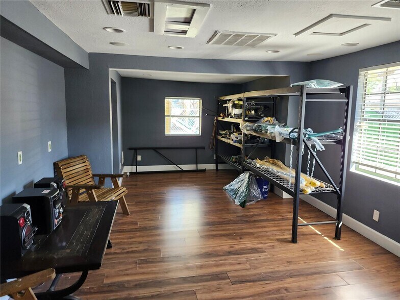 More Photos Of 1901 W Sligh Ave, Tampa Office For Sale