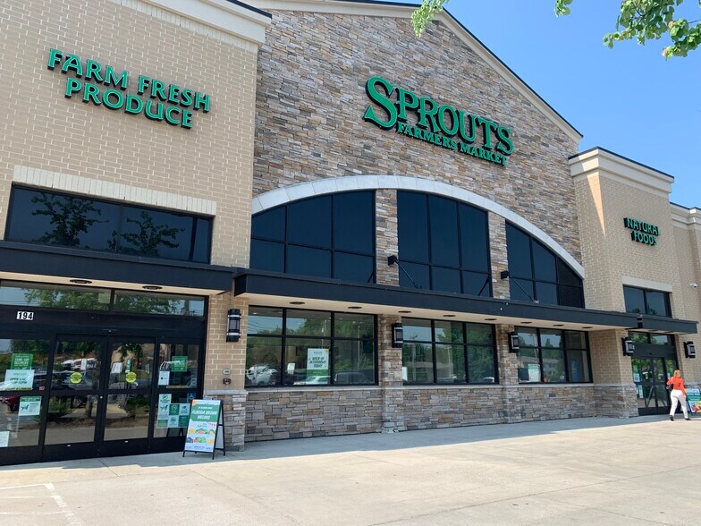 More Photos Of 1010 Murfreesboro Rd, Franklin Unknown For Lease