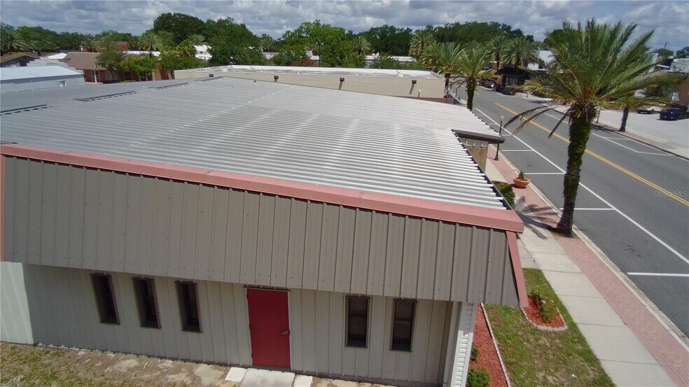 More Photos Of 208 E Lake Ave, Auburndale Religious Facility For Lease