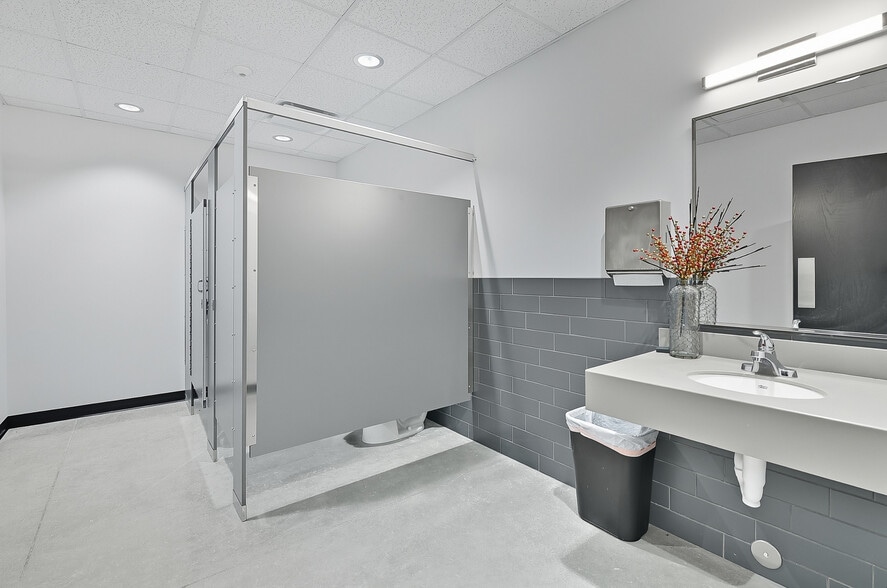 More Photos Of 14217 S 220th St, Gretna Distribution For Lease