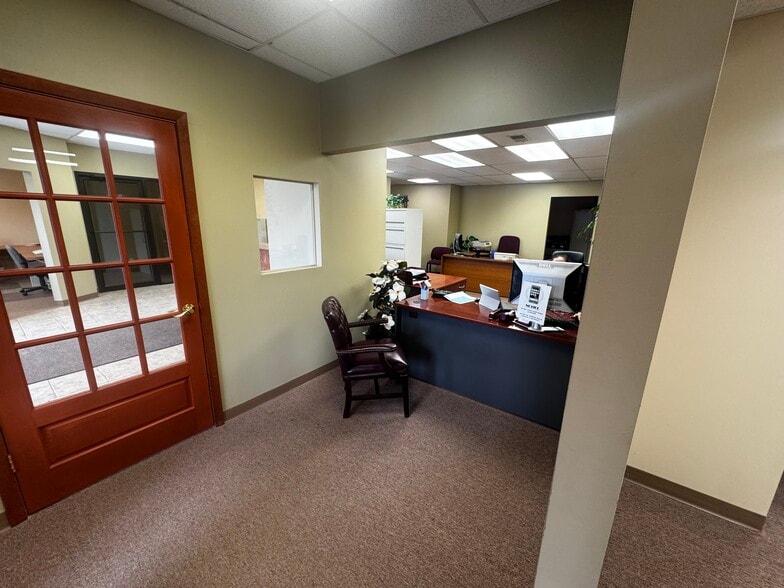 More Photos Of 7445 University Blvd, Des Moines Medical For Lease