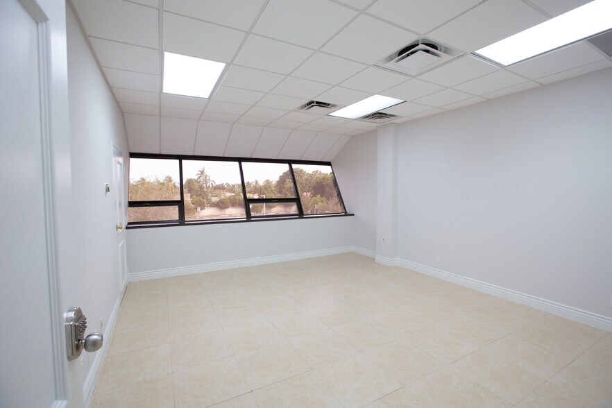 More Photos Of 1100 S Federal Hwy, Deerfield Beach Medical For Lease