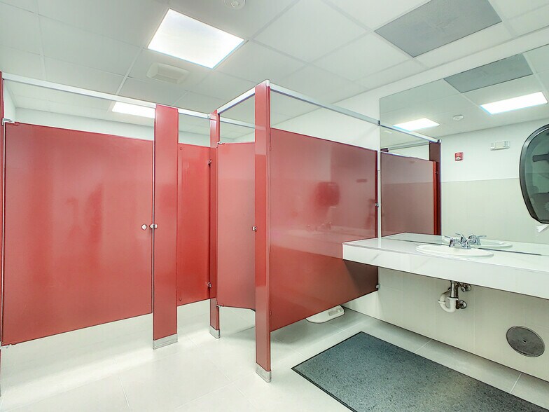 More Photos Of 777 SE 20th St, Fort Lauderdale Loft Creative Space For Lease