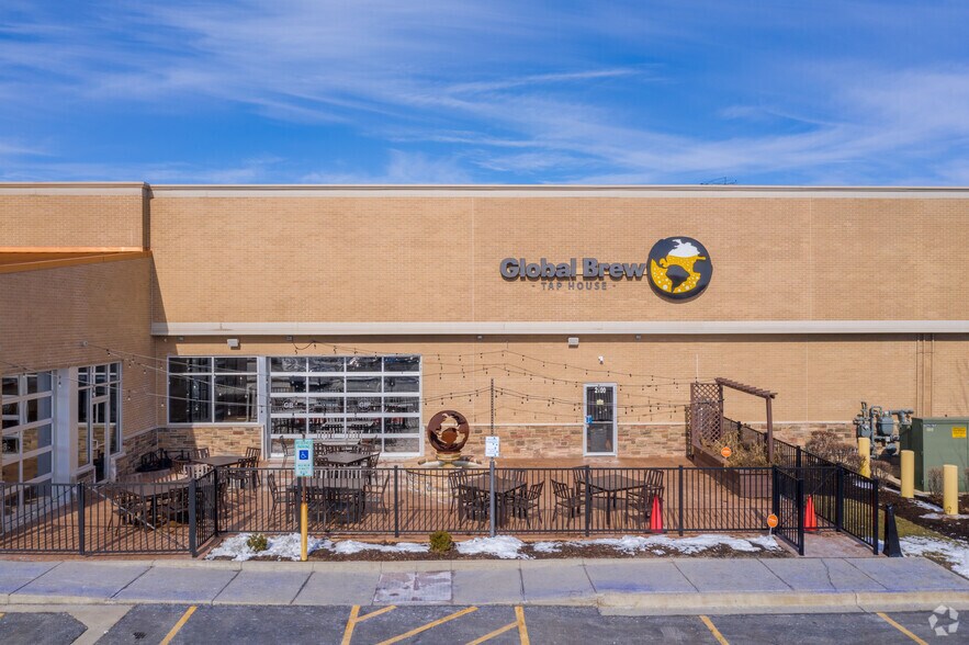 More Photos Of 546-584 S Randall Rd, Saint Charles Unknown For Lease