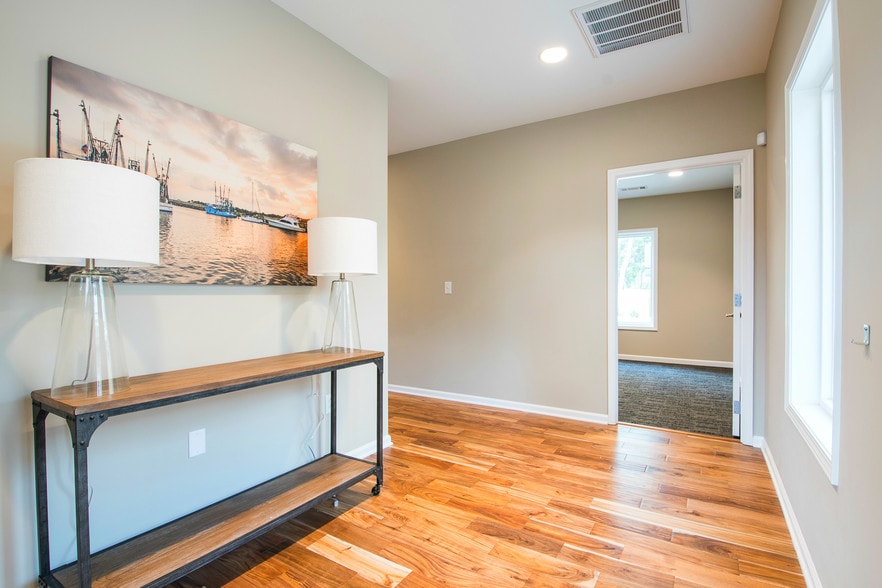 More Photos Of 525 Folly Rd, Charleston Office For Lease