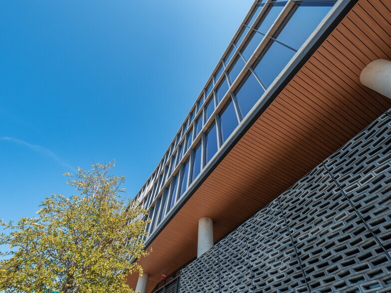 More Photos Of 924 E 7th St, Austin Office For Sale