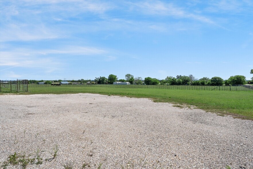 More Photos Of 248 Chitwood Rd, Gatesville Warehouse For Sale