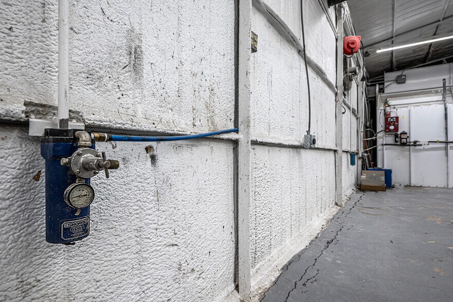 More Photos Of 11206 N Broadway Ave, Ada Warehouse For Sale