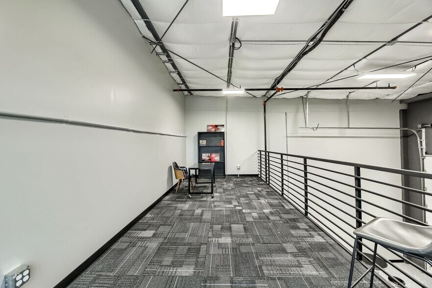 More Photos Of 2100 Double Creek Dr, Round Rock Warehouse For Lease