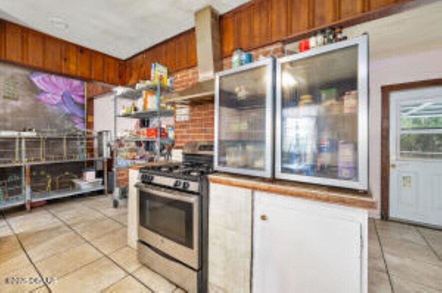 More Photos Of 228 W Howry Ave, Deland Storefront Retail Office For Sale