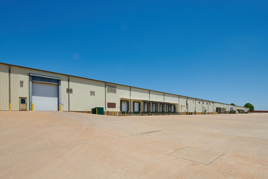 More Photos Of 2501 Boonslick Dr, Boonville Distribution For Lease