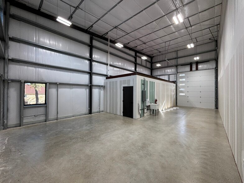 More Photos Of 113 Cantera Way, Georgetown Light Distribution For Lease