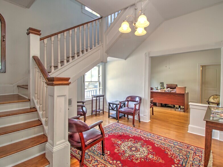 More Photos Of 944 E Silver Springs Blvd, Ocala Office For Sale