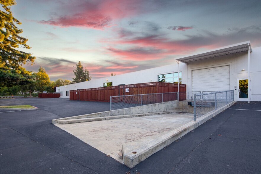 More Photos Of 303 Ravendale Dr, Mountain View Research And Development For Lease