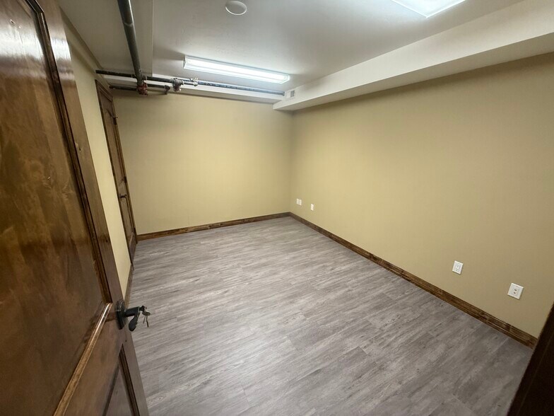 More Photos Of 1909-1925 Dolores Way, Carbondale General Retail For Sale