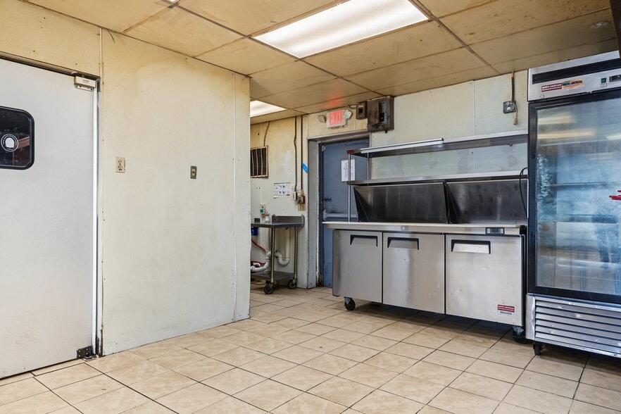 More Photos Of 1690 W Shore Rd, Warwick Storefront Retail Residential For Lease