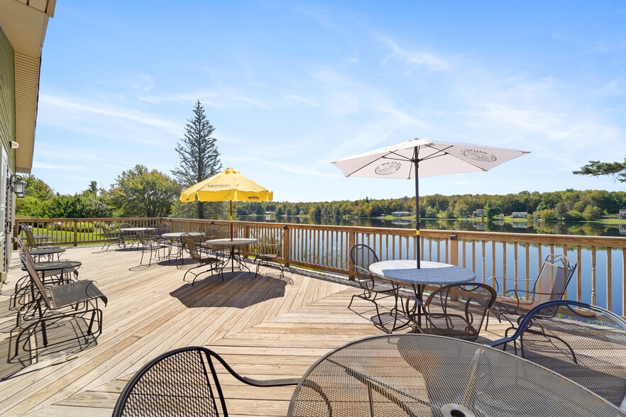 More Photos Of 60 Lake Lorain Rd, Poyntelle Restaurant For Sale