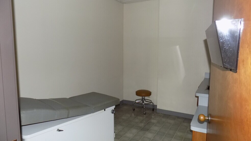 More Photos Of 315 S Cockrell Hill Rd, Duncanville Medical For Lease