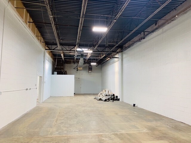 More Photos Of 2231 Fifth Ave, Ronkonkoma Warehouse For Lease