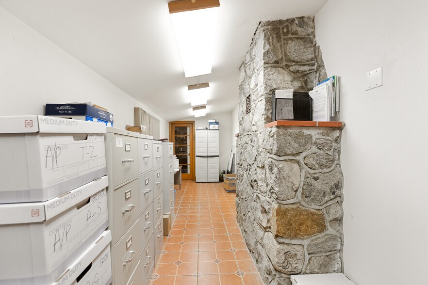 More Photos Of 635 Veile Ave, Beaumont Office For Sale