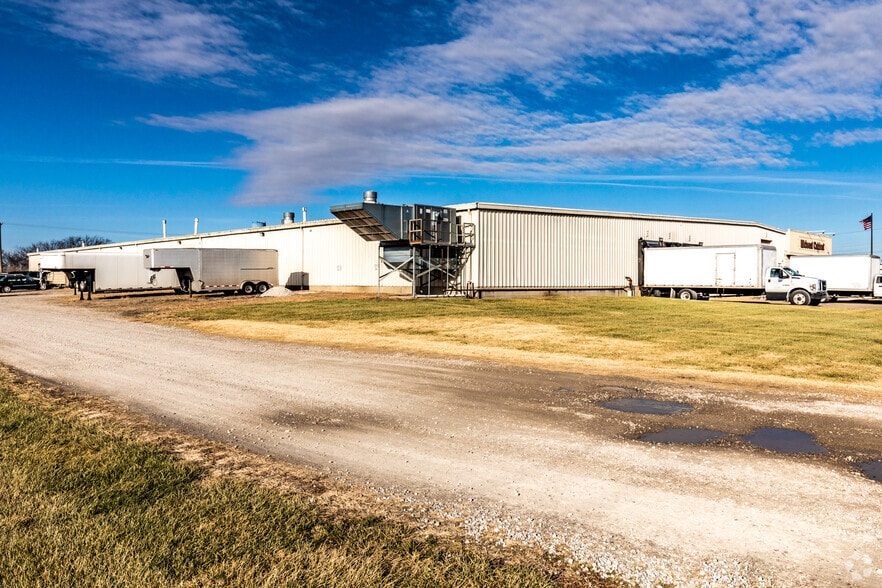 More Photos Of 1674 N Industrial Ave, Ottawa Manufacturing For Sale