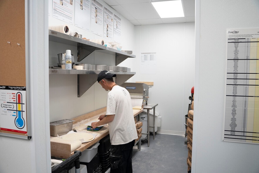 More Photos Of 11040 W IH-10, San Antonio Restaurant For Lease