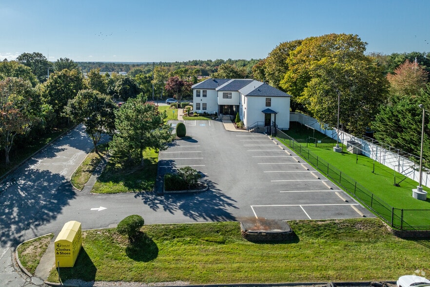 More Photos Of 445 Faunce Corner Rd, North Dartmouth Office For Sale
