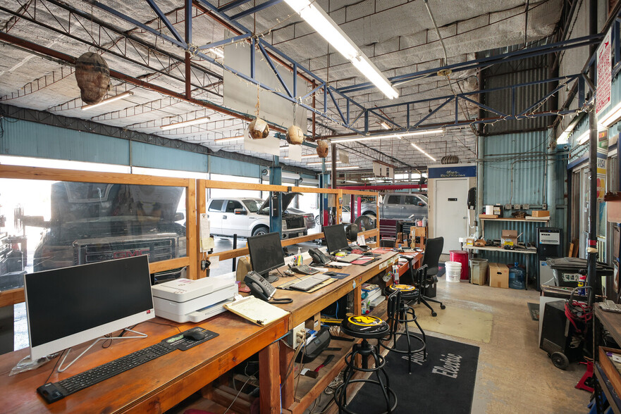 More Photos Of 5220 Interstate Highway 35 S, San Antonio Industrial For Sale