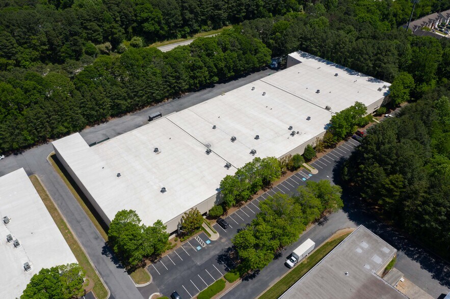 More Photos Of 675 Park North Blvd, Clarkston Warehouse For Lease